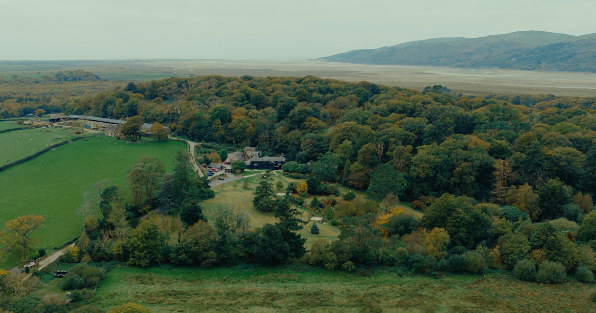 Overview of the location of Ynyshir in Wales
